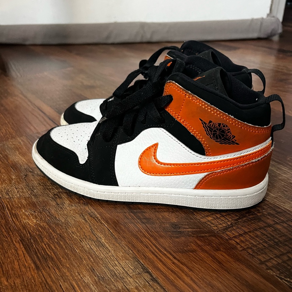 Jordan 1 Kids' Black and Orange Sneakers - Picture 3 of 6